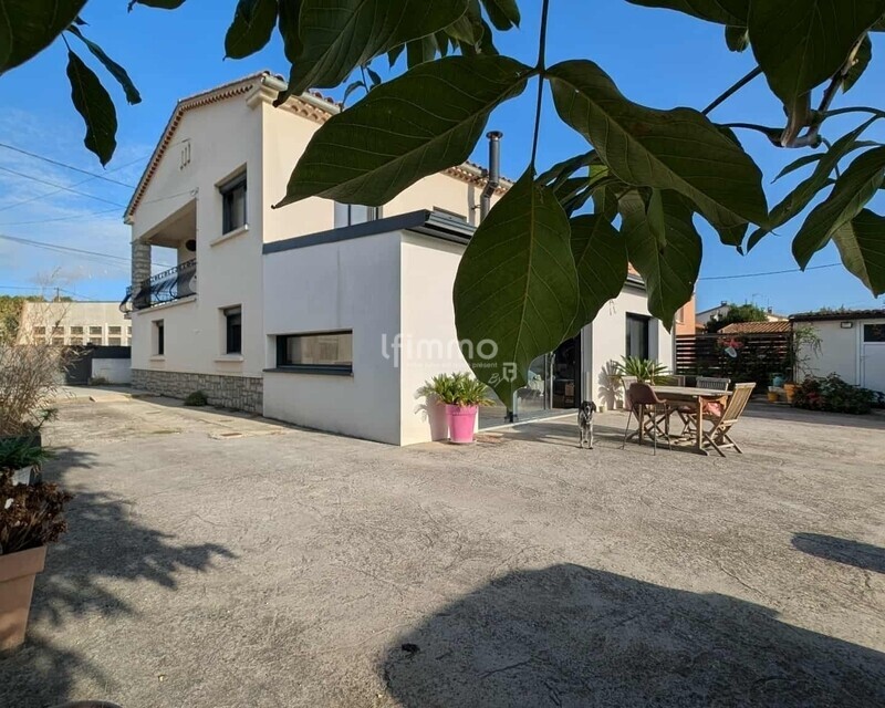 Maison 4 faces rénovée avec grand terrain, piscine et cuisine d'été - Unknown-367