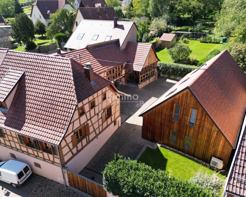 Vigneronne de standing avec dépendance prête à être exploitée - Vue drone