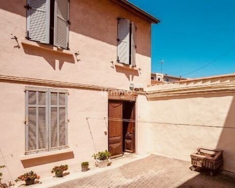 06400 Cannes centre vend duplex 3-4 pièces 82m2 - Facade apt 19 +