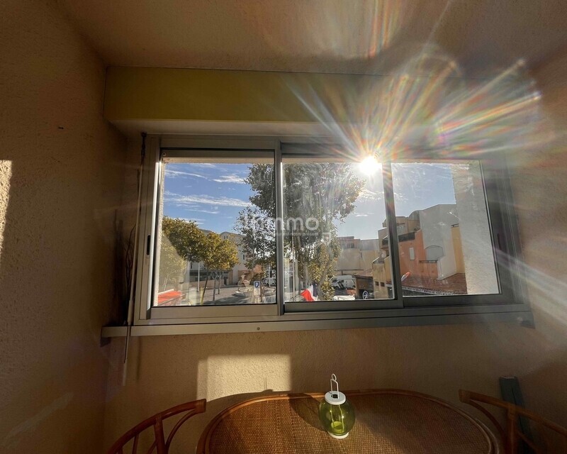 Pied-à-terre Méditerranéen à deux pas du port de Gruissan - Fenetre salon 