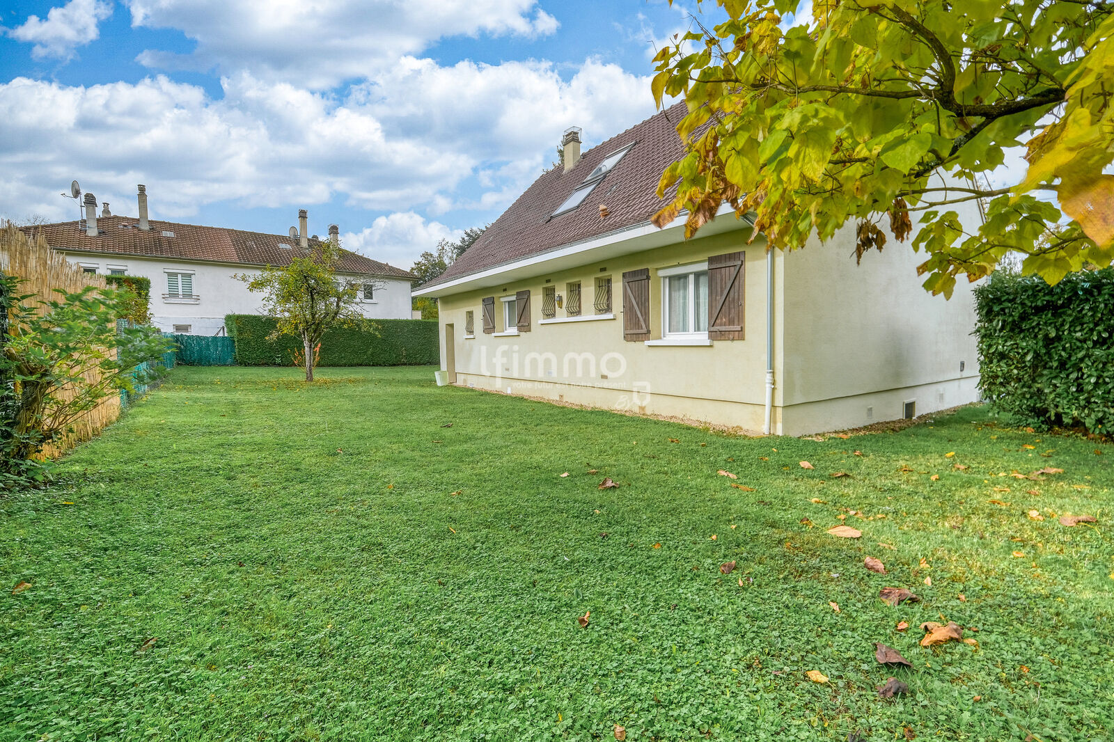 Maison 155 M², 4 Chambres, terrain 1224 M² - Couilly vue arrière jardin 2
