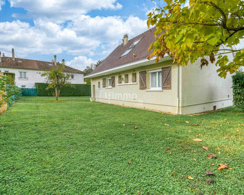 Maison 155 M², 4 Chambres, terrain 1224 M² - Couilly vue arrière jardin 2