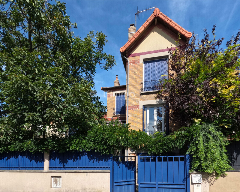 Belle meulière au cachet intemporel - Facade