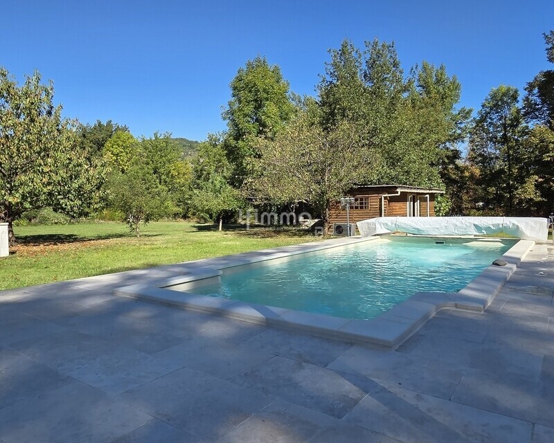 Charmante villa de plain-pied avec piscine et grand terrain arboré - 20251002 113728
