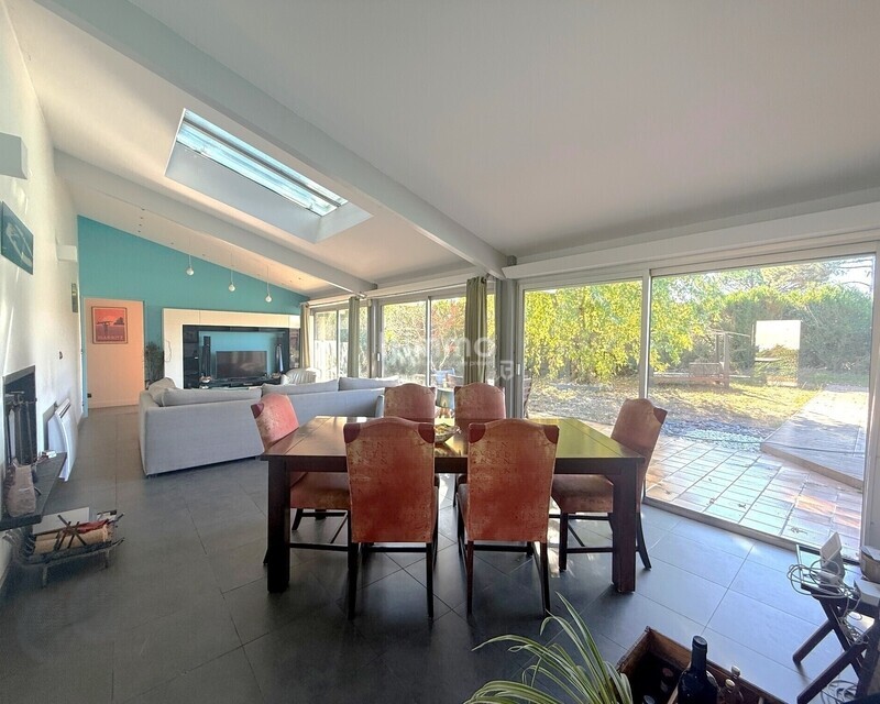 Maison 7 pièces - 170m2 - piscine - calme - proximité centre - Séjour