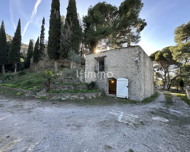 Ensemble immobilier en pierre avec logements  - Maison