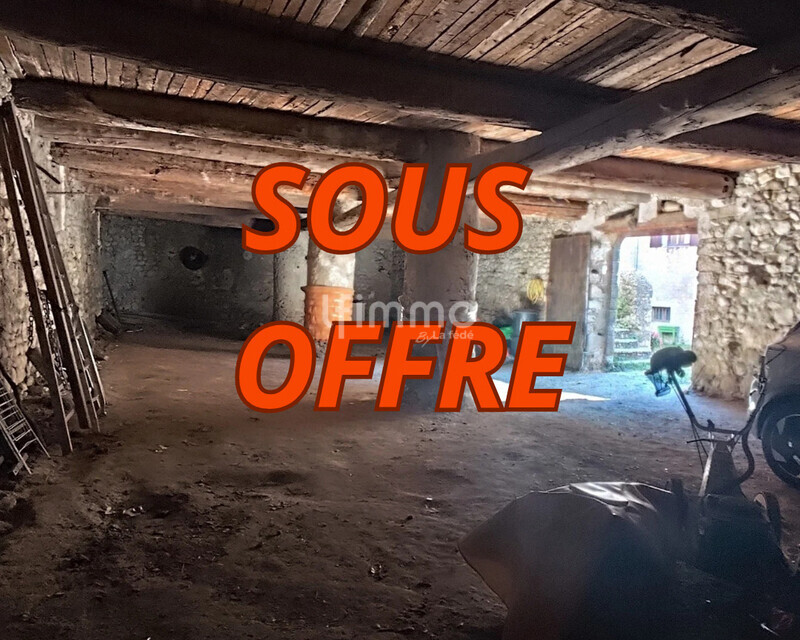 anciennes écuries de 200 m² au sol sur deux niveaux. - Maison de village 20251029 141644 0000