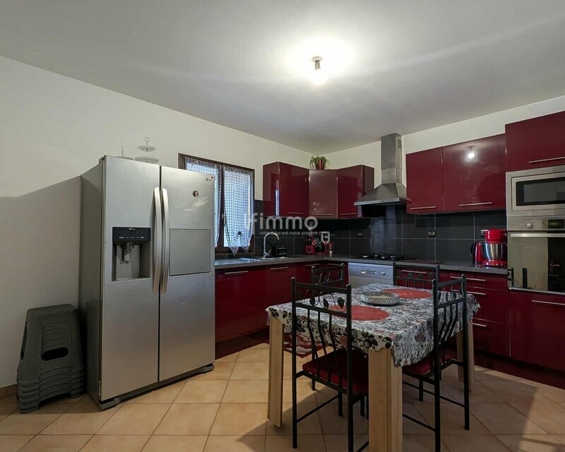 Maison avec garage et extérieur + 1 logement  - Unknown-589