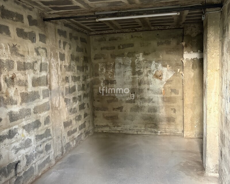 Garage avec électricité - Parc Dromel 13009 - Img 1559