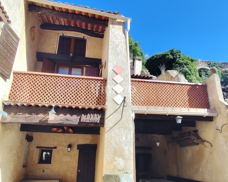 Maison de village 7 pièces + terrasses et garage. - 1