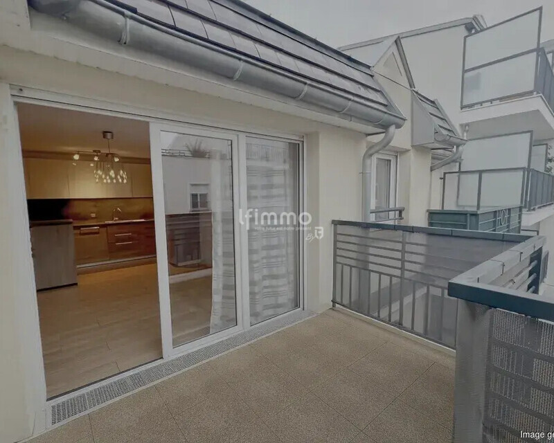 Coeur de ville, deux pièces au dernier étage - TERRASSE EXPO S/O