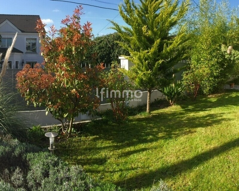 Demeure de 185m2 avec 8 pièces - 8bf03f67-d57e-4092-b8c7-c93aae4e73ee