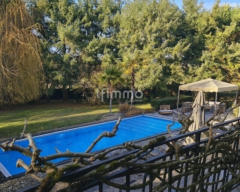 Ensemble immobilier – 2 Maisons – 5 300 m² de terrain. - Balcon piscine