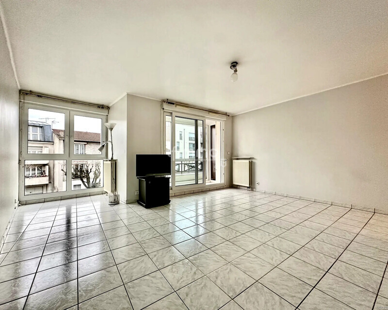 Villemomble- Appartement 2P 55m2 + Loggia 5m2-Cave et Parking - SALON/SALLE À MANGER accès LOGGIA