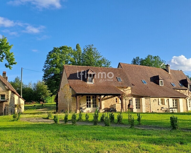 Domaine 1 maison,1 longère,2 gîtes,1 écurie,1 grange, piscine 21 ha - Photo 1 ensemble exterieur terre de jade