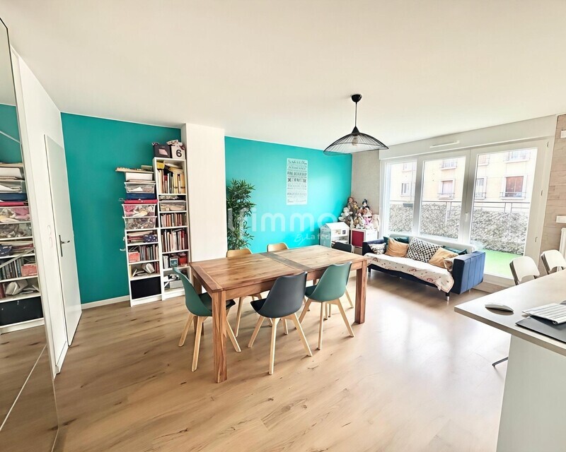 Appartement 5 pièce à Bagnolet Limite Les Lilas - Séjour 1