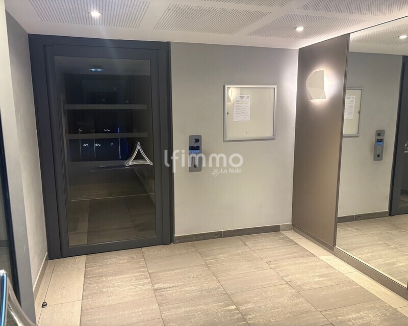 Appartement 5 pièce à Bagnolet Limite Les Lilas - Halle d entrée