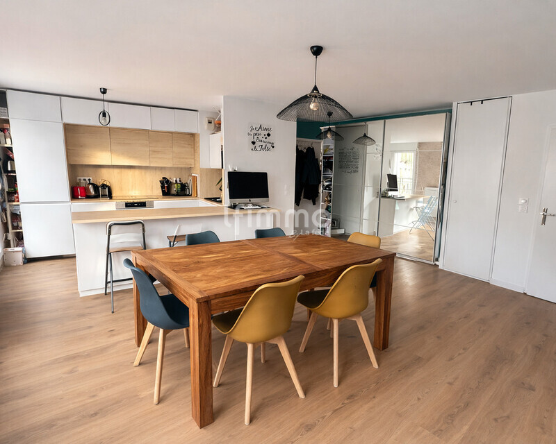 Appartement 5 pièces - limitrophe Les Lilas - Séjour