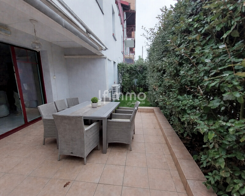 Appartement T2 avec extérieur et place de parking - Terrasse table