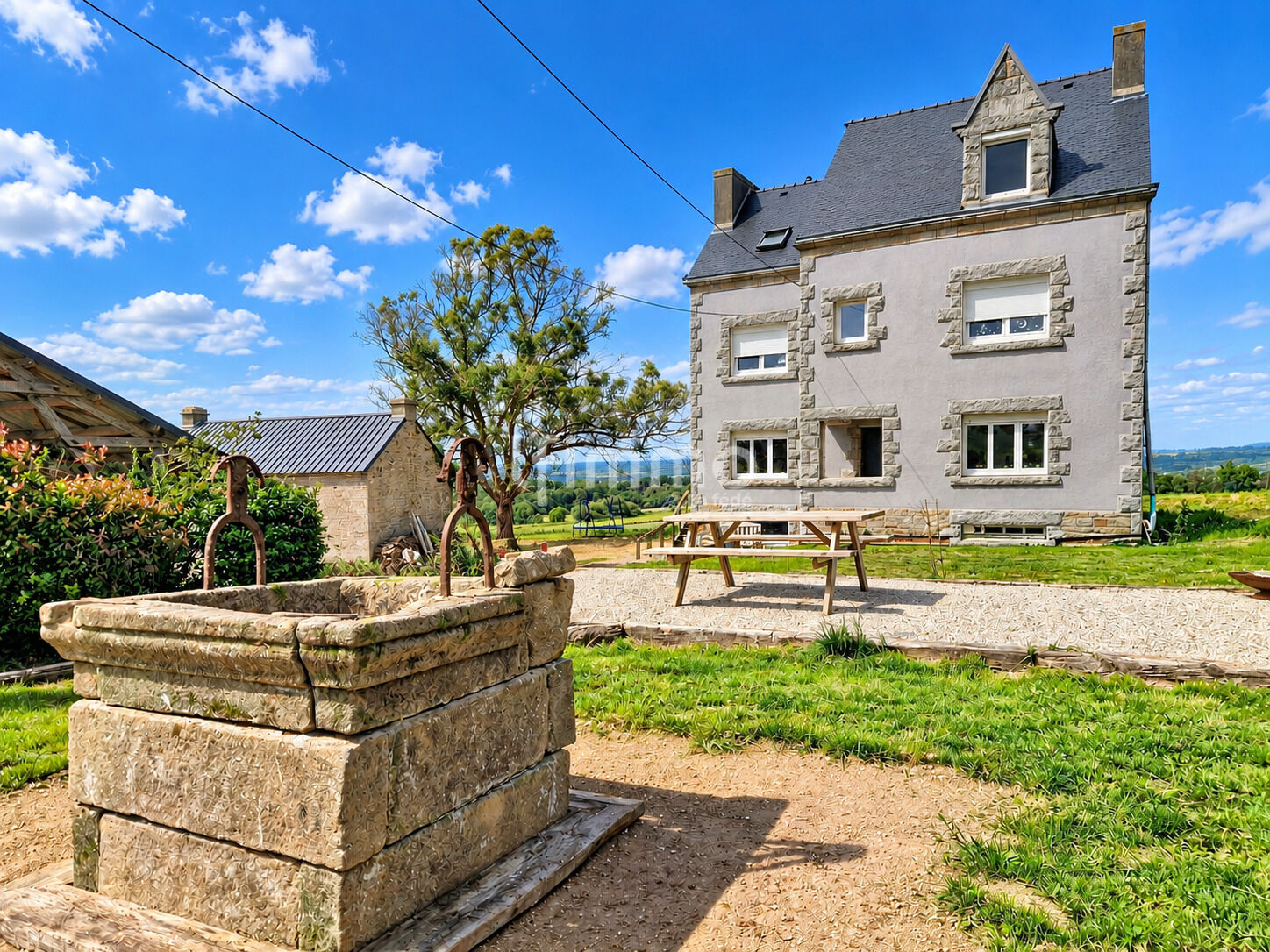 Maison 6 pièces 185 m² · à Cast · 185 m² · 365 700 €