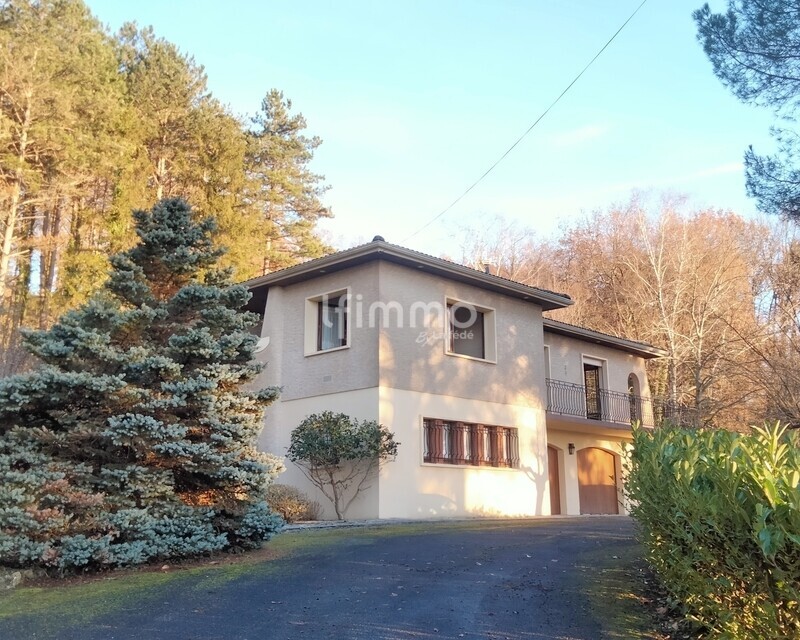 Maison avec 16000m² de terrain - exterieur