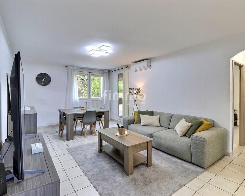 Au calme absolu, superbe T3 rénové avec loggia - Salon 1