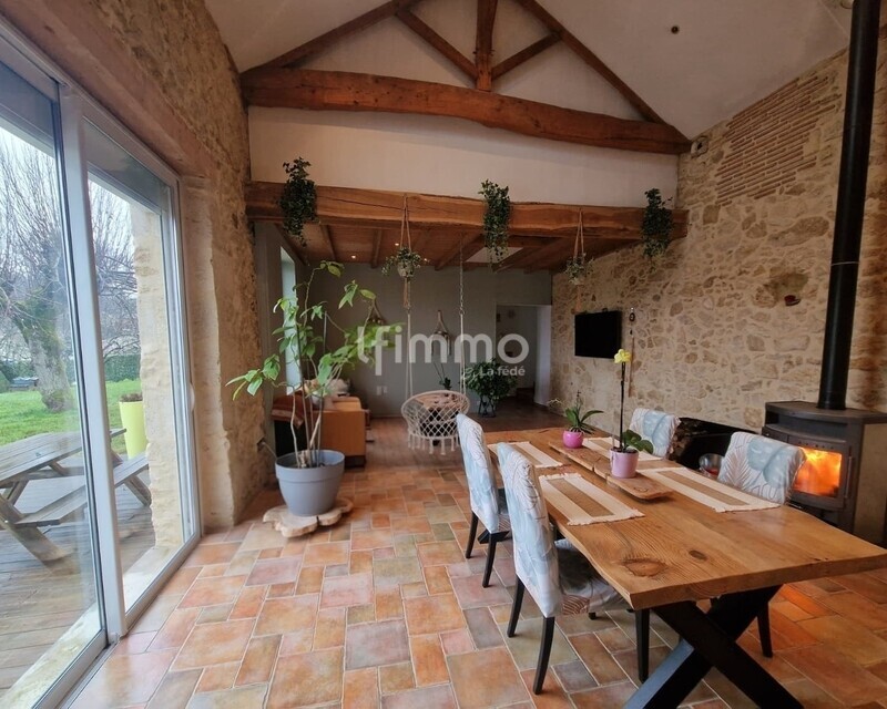 Maison familiale - 163m2 habitable + 50m2 à aménager - Piscine - Salle a manger vers sejour