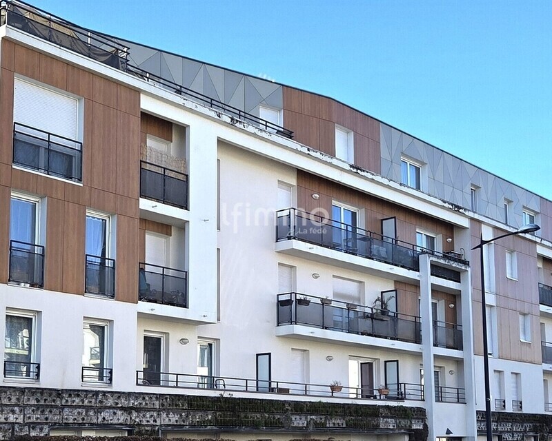 Appartement idéal investisseur ou premier achat! Très lumineux! - Immeule façade avant