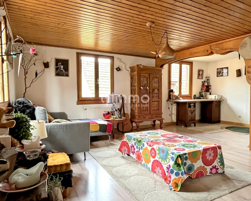 Appartement 4 pièces en coeur de village - Pièce de vie