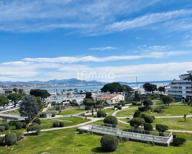 Marina Baie des Anges, vue mer, studio avec coin nuit et terrasse - Img 4811