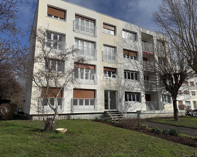 Chilly Mazarin / Appartement 2 pièces / Residence grand jardin - Bâtiment