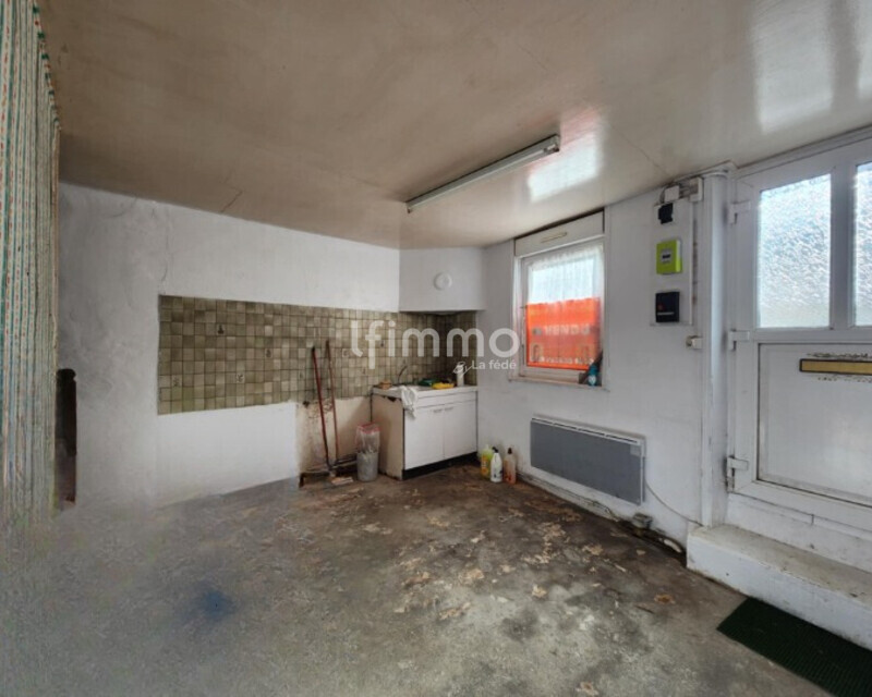 Maison de ville avec jardin à rénover  - 97493197-8f2c-4da4-811d-bc969bb7ad3f cleanup