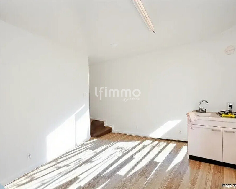 Maison de ville avec jardin à rénover  - Ia generated 1771448478