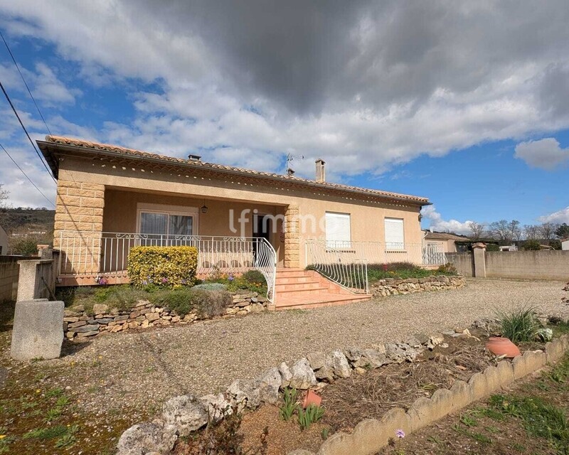 Maison de plain-pied avec jardin et grand garage  - Whatsapp image 2026-03-13 at 18.58.11