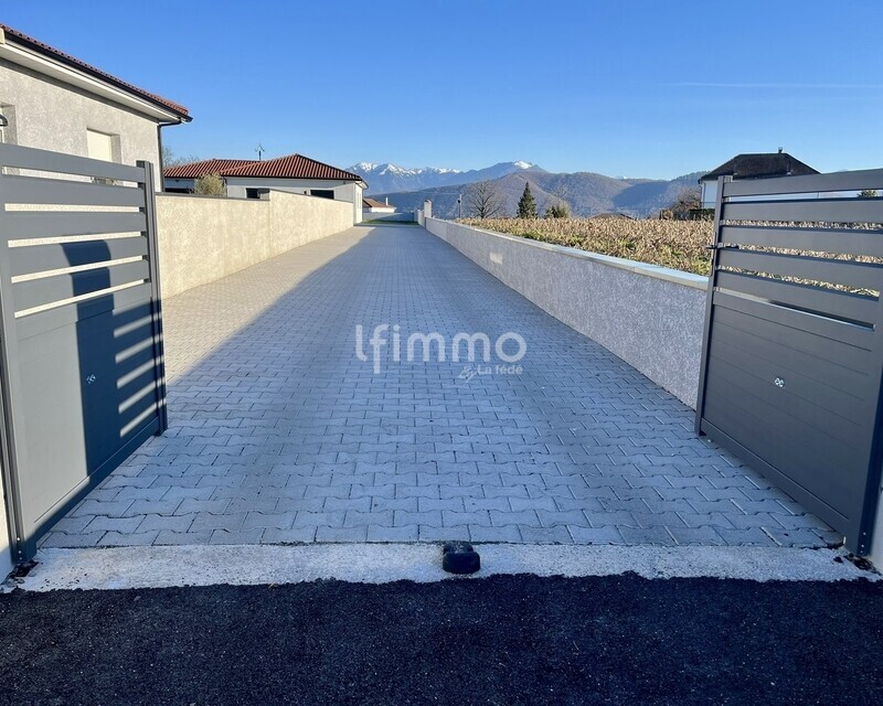 Maison neuve de plain-pied avec piscine et vue Pyrénées  - Whatsapp image 2026-02-23 at 20.01.46