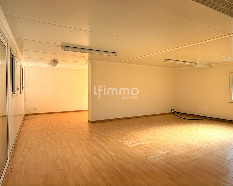 Complexe Immobilier Mixte : Rendement Immédiat + Extension 65m² - Ia generated 1773309788