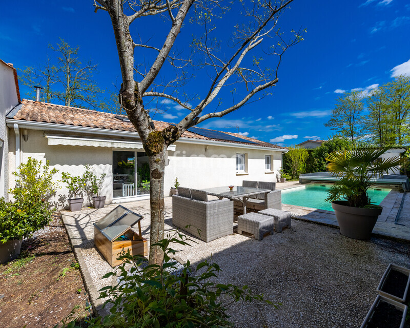 Maison lumineuse 178m2 - 5 chambres - Piscine - Carr9079