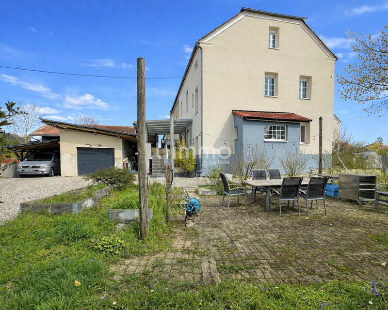Spacieuse maison familiale sur vaste terrain avec garage - Extérieur
