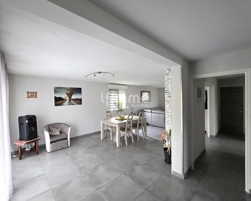 Charmante maison avec piscine au coeur d'un village prisé - Séjour