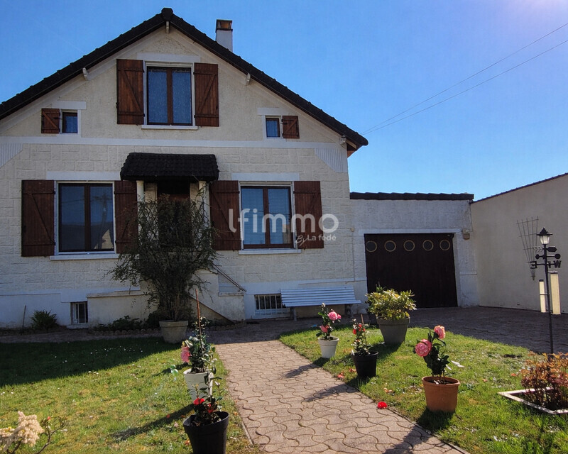 Maison 6 pièces - Grand garage - Facade maison