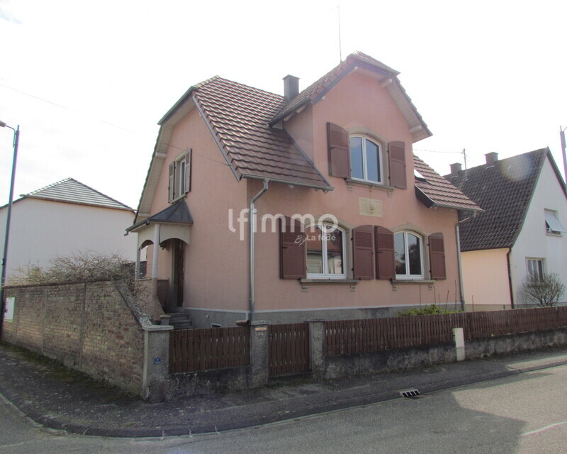 Maison à rénover sur environ 2.2 ares - Img 3991