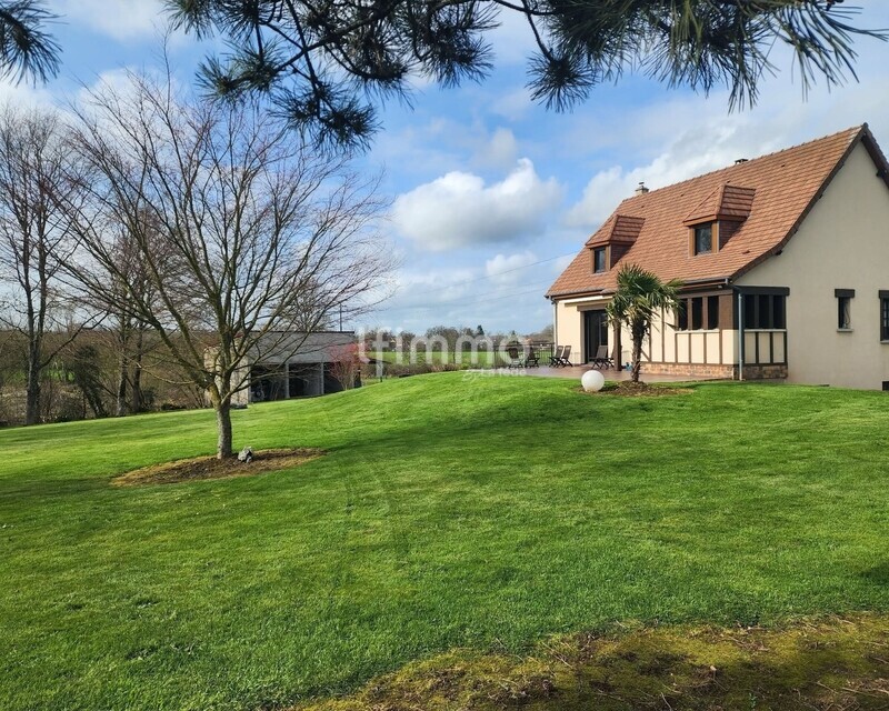 Maison traditionnelle avec étang - 8fc715e5-05fd-428e-9afd-d6bdc477227d