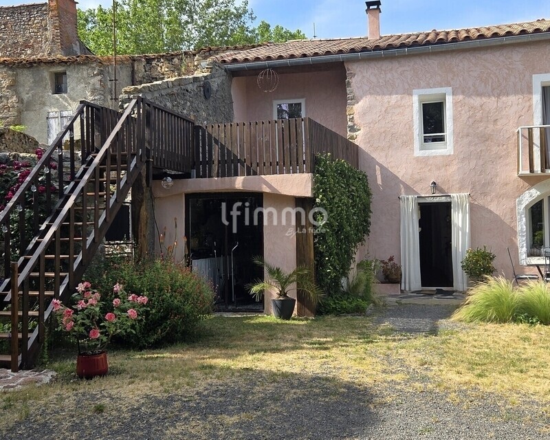 Maison de caractère en pierre d'environ 180m2 avec terrain arboré  - 11a3af29-27c1-4f76-a9f8-8ddc785675ea