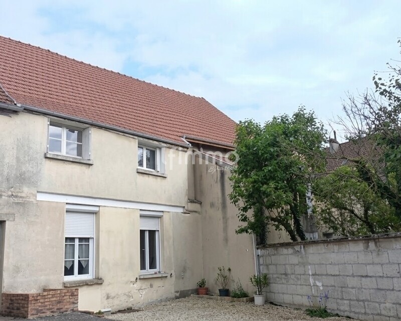 Appartement de 110 m² avec grenier aménageable sur l'ensemble - Image0  1 