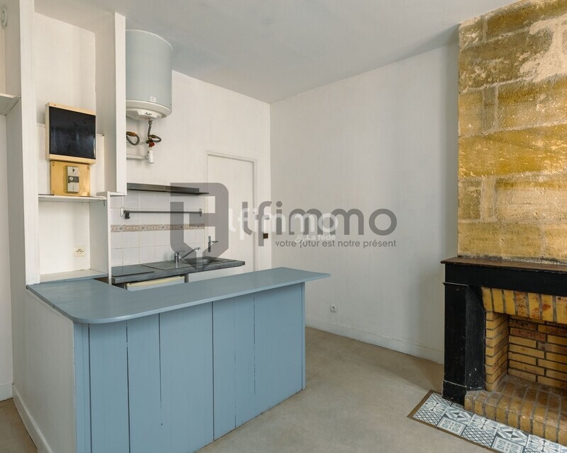 Bordeaux – Victoire, Capucins  T2 avec extérieur et cave - Salon-2