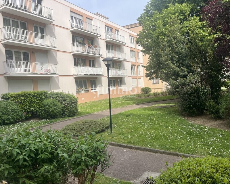 Grand T2 (Chambre et bureau) - Img 2416