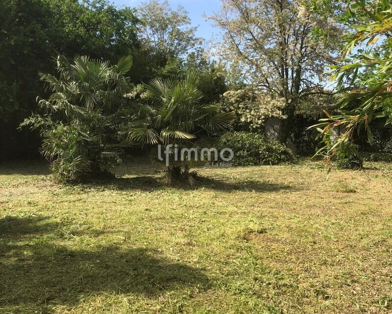 Terrain à bâtir dans une rue paisible - Img-20260423-wa0001