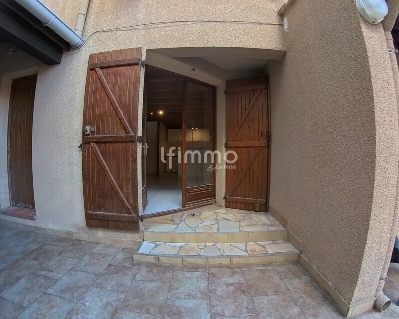 Appartement sur 1 étage avec  cour commune  - Photo de facade