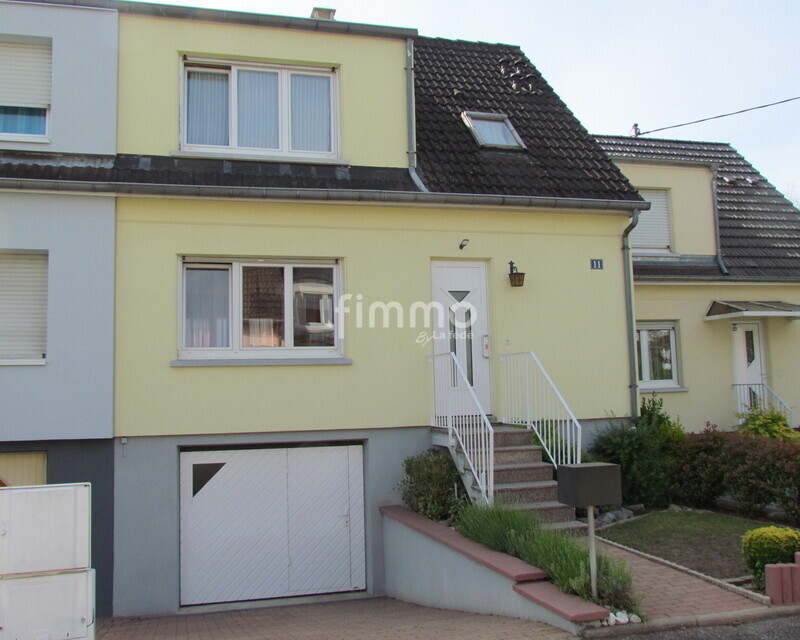 Maison accolée avec un garage et un jardin - Img 4304