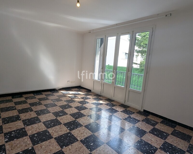 Arceaux/Agriculture : T4 de 74 m²+ 2 garages fermés - SEJOUR